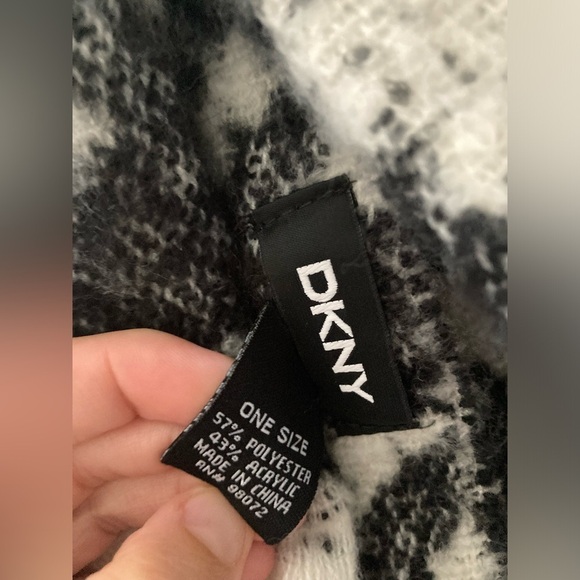 New DKNY Women's Oversized Houndstooth Fringes Scarf Black & Cream Blanket Wrap - Picture 5 of 9